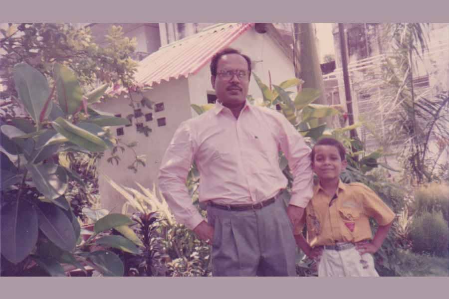 Ashish Verma Childhood Photo with His Father Raj Kamal Verma